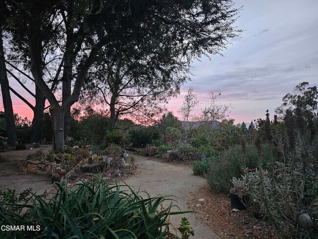 Building Photo - 576 Pinecliff Pl