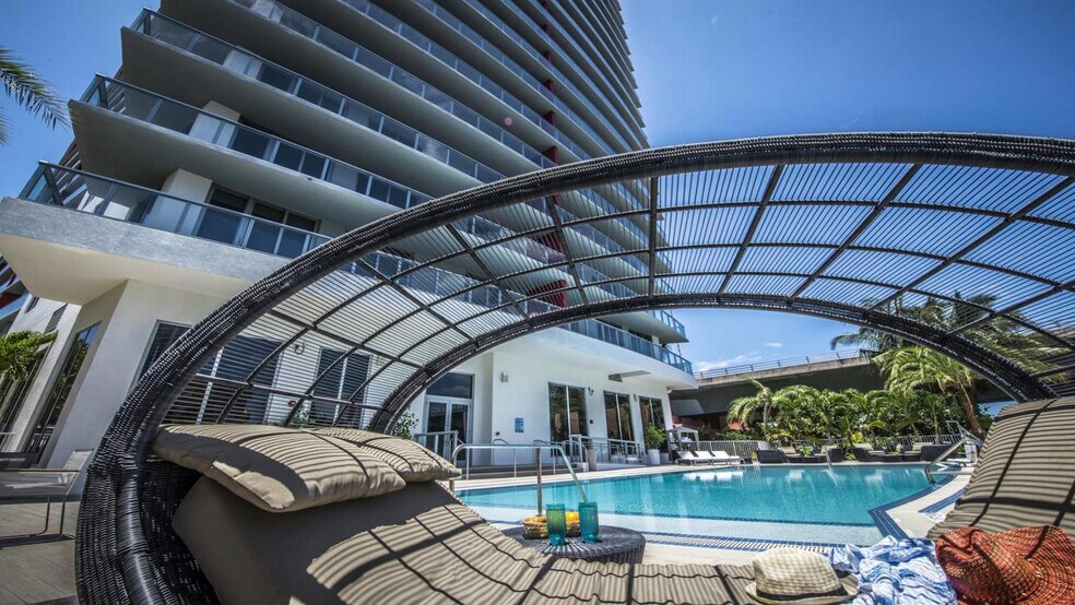 Building Photo - 2602 E Hallandale Beach Blvd