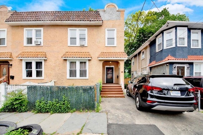 Primary Photo - 140 Saratoga Ave