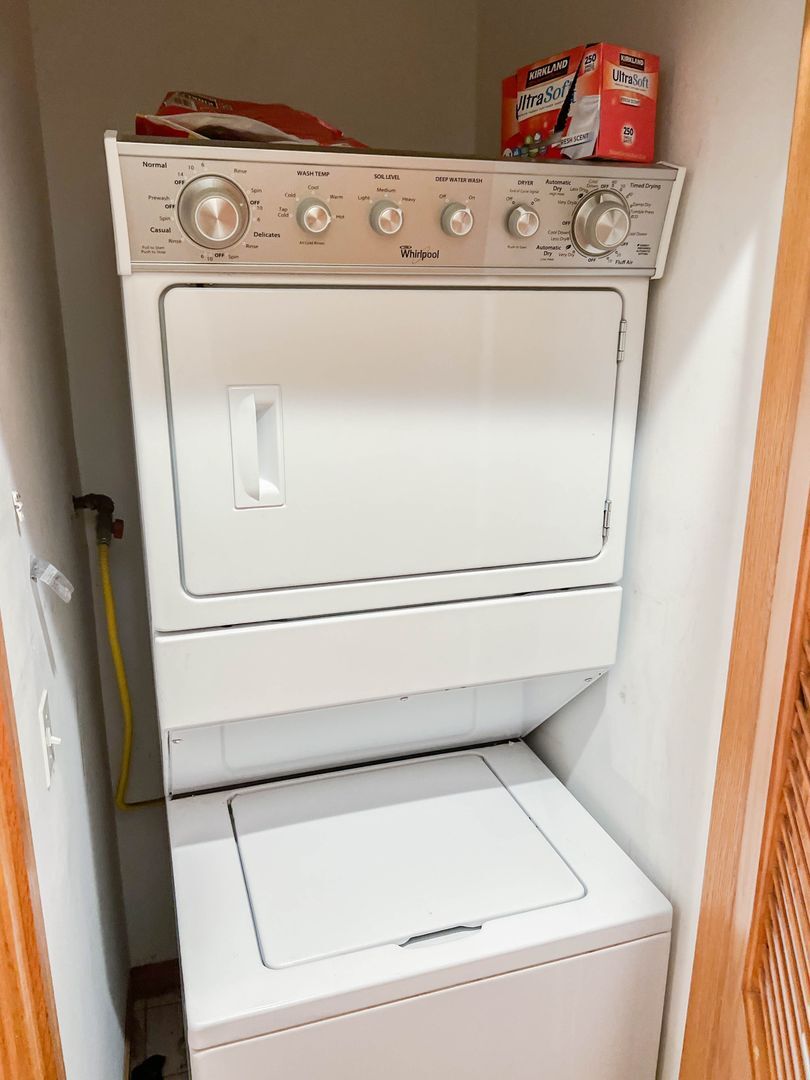 Building Photo - 2539 N Southport Ave