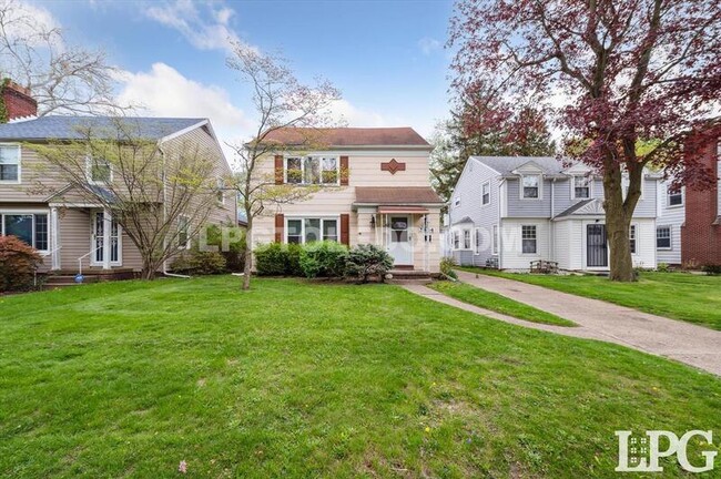 Primary Photo - 2834 Sherbrooke Rd