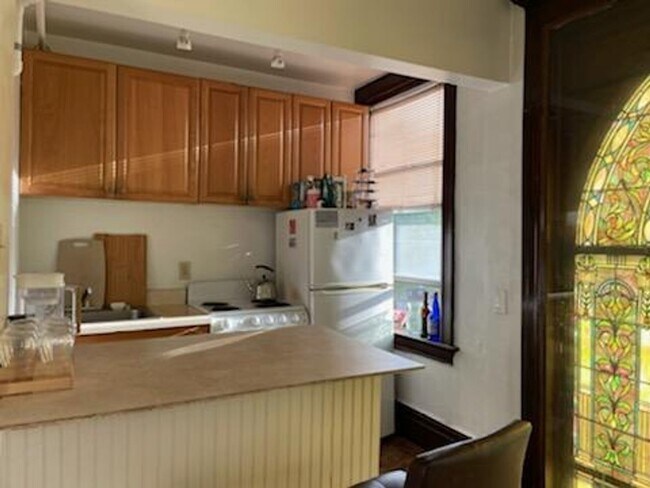 Building Photo - 304 S Graham St