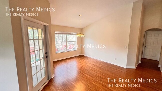 Building Photo - 3658 Oakdale Cir