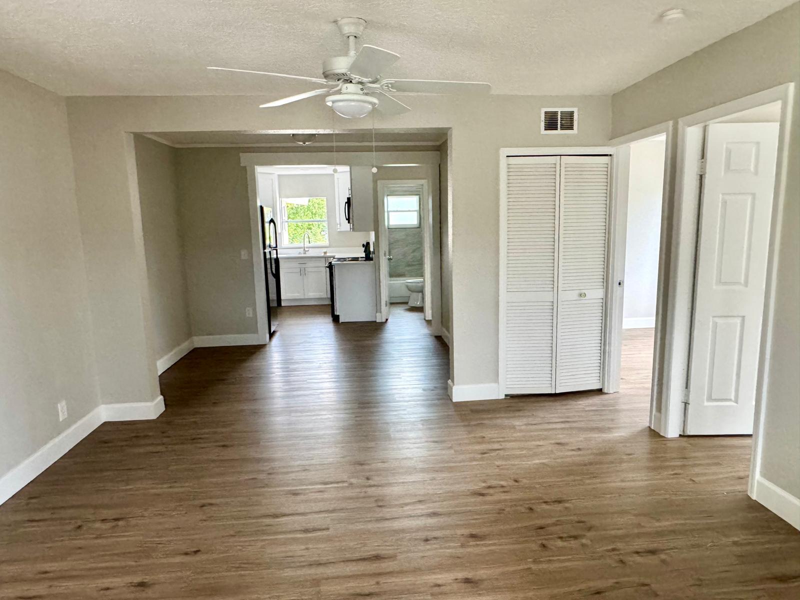 Building Photo - 2420 Edwin St NE