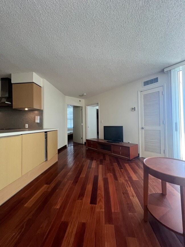 Building Photo - 247