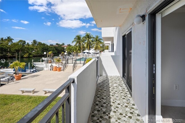 Building Photo - 6901 Edgewater Dr