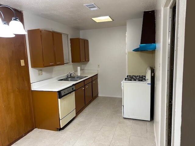 Building Photo - 3719 Tiffany Dr