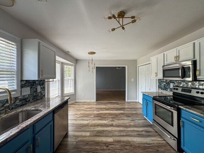 Building Photo - Charming 3 Bed 2 Bath Home with Bonus Room