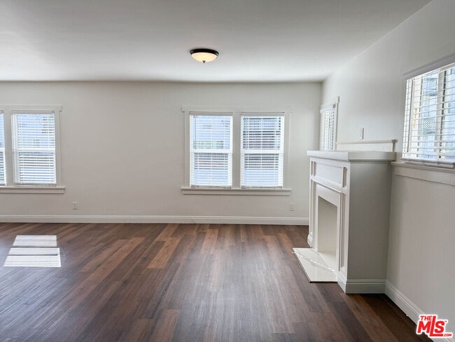 Building Photo - 338 S Benton Way