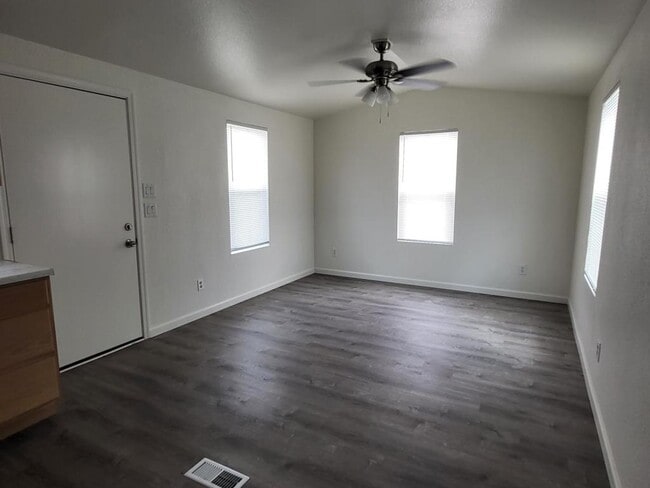 Building Photo - 3974 E Shaeffer Ave