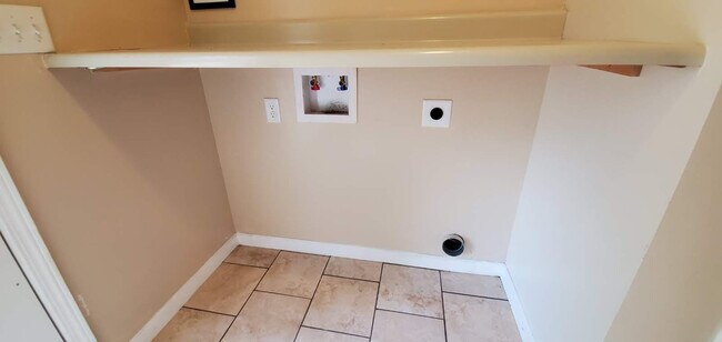 Building Photo - 302 Joel Rd