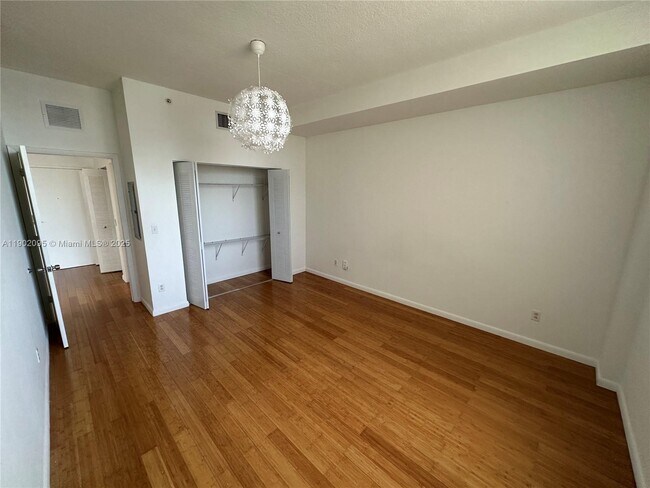 Building Photo - 1350 NW 8th Ct