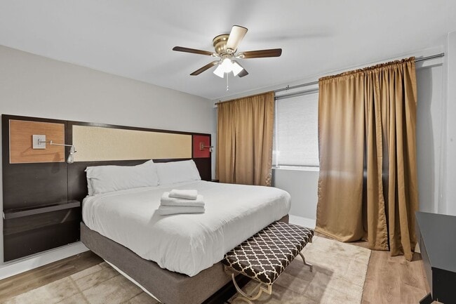 Building Photo - 3645 Peachtree Rd NE