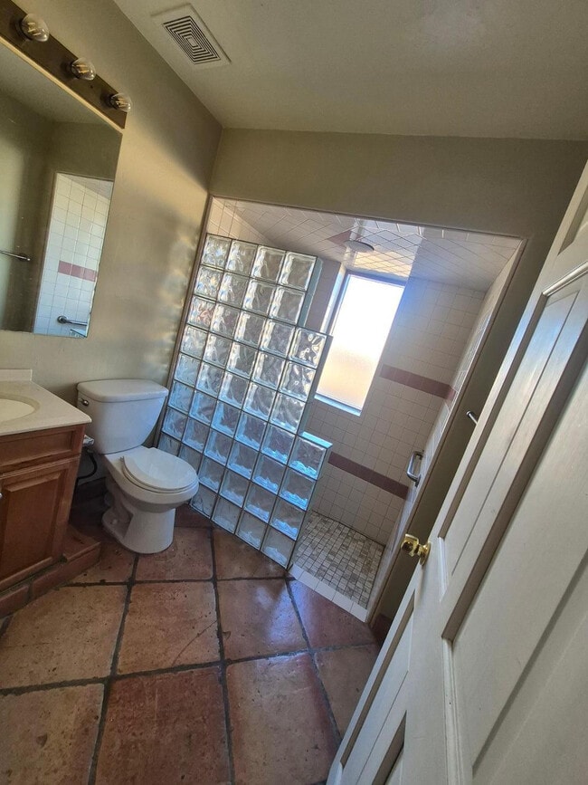 Building Photo - 6740 E Dixileta Dr