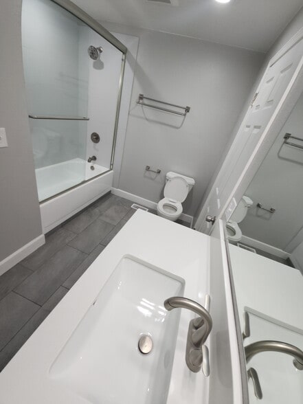 Building Photo - 38 NE 143rd Ave