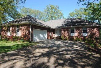 Building Photo - Spacious Rental in Sherwood