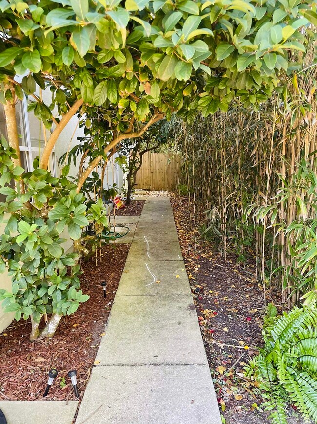 Building Photo - 203 E St