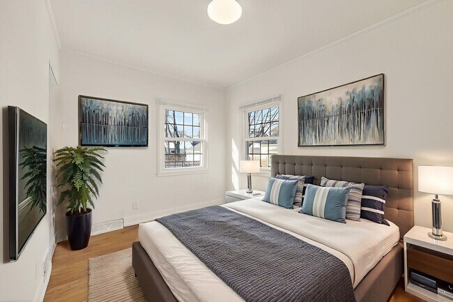 Building Photo - 514 W Lakeside St