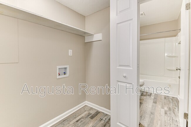 Building Photo - 152 Conifer Dr
