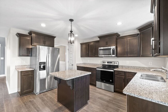 Building Photo - Pet Friendly Four Bedroom!