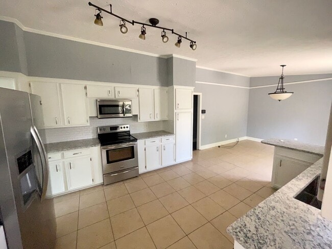 Building Photo - 3/2 House in Northeast Jackson!