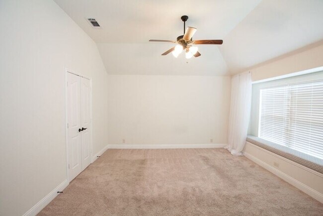 Building Photo - 517 Kelvington Dr