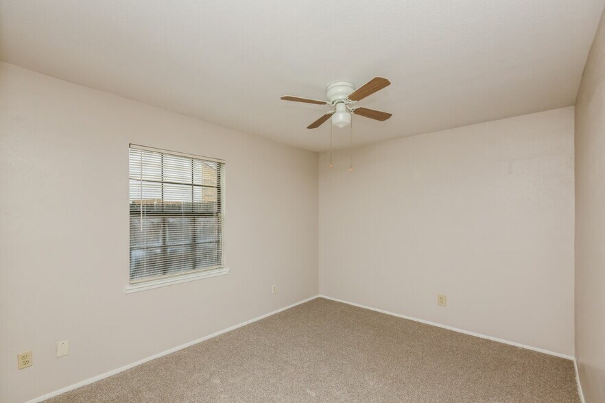 Building Photo - 3913 Horizon Pl
