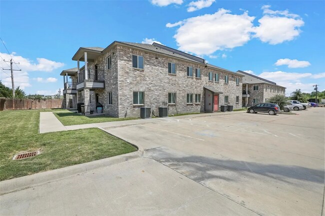Building Photo - Stylish Living in the Heart of Princeton!