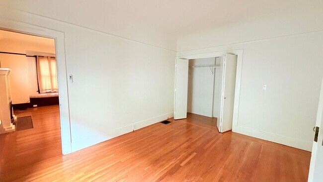 Building Photo - 2128 San Antonio Ave