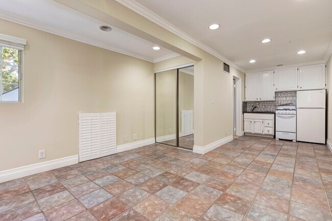 Building Photo - Classic Spanish Elegance Steps from Beverly Hills