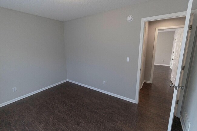 Building Photo - 1871 Field St