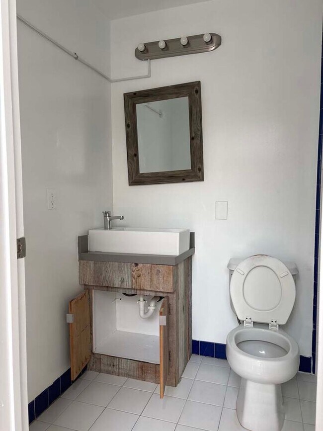 Building Photo - 915 Broadway St