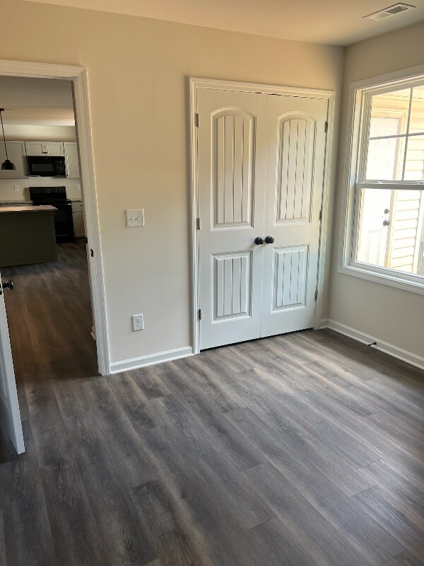 Building Photo - 1215 Collins Dr