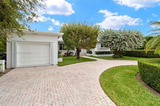 Building Photo - 1261 NE 98th St