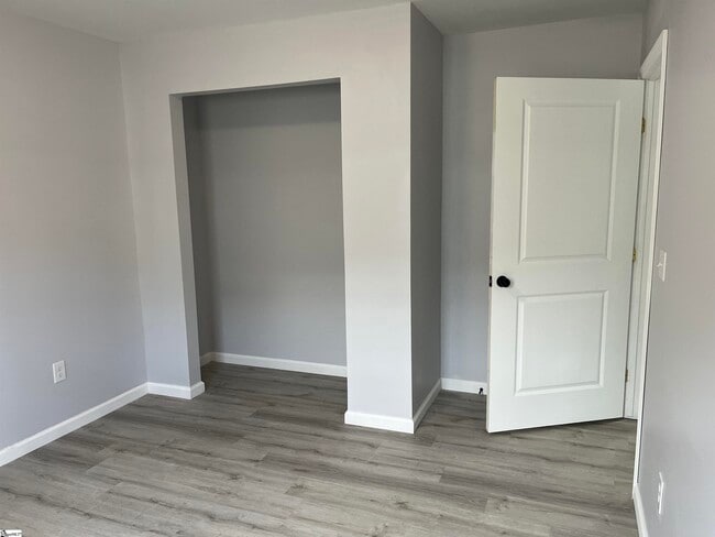 Building Photo - 107 Bennett St