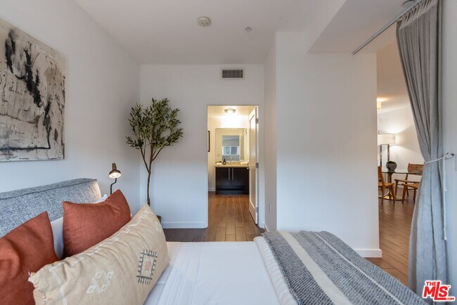 Building Photo - 13045 Pacific Promenade