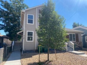 Building Photo - Spacious Englewood Home