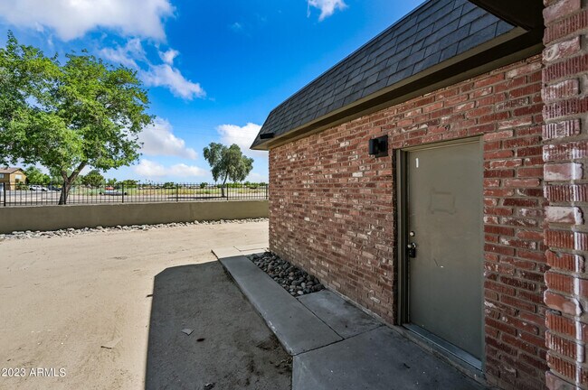 Building Photo - 7956 W Glendale Ave