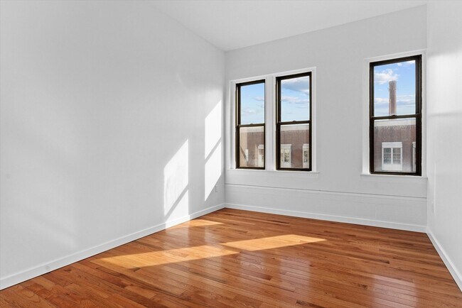 Building Photo - 280 Essex St