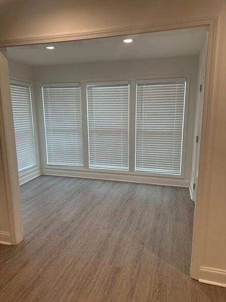 Building Photo - 304 Dunbar Dr