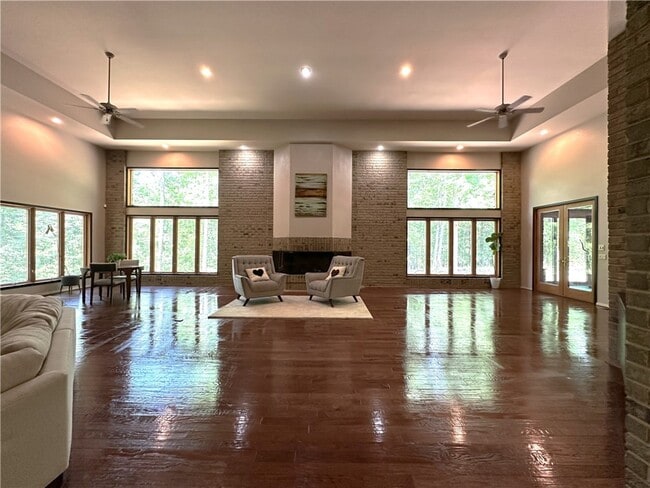 Building Photo - 214 Shipmaster Dr