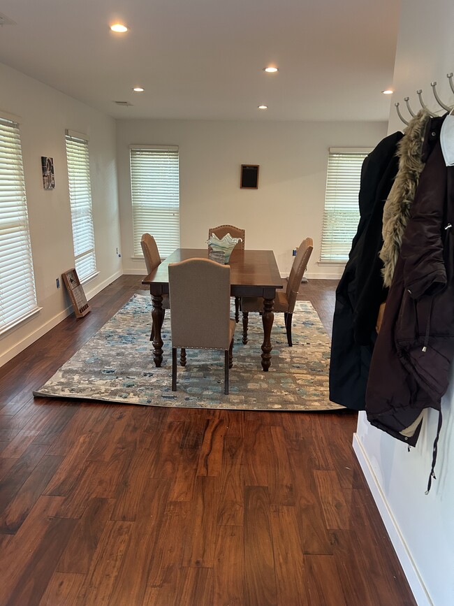 Building Photo - 6610 Cottontail Ct