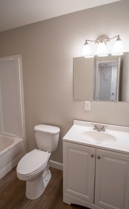 Building Photo - 323 Montrose Dr