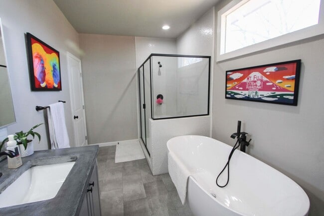Building Photo - RENOVATED 3-BEDROOM HOME IN BEACON HILL