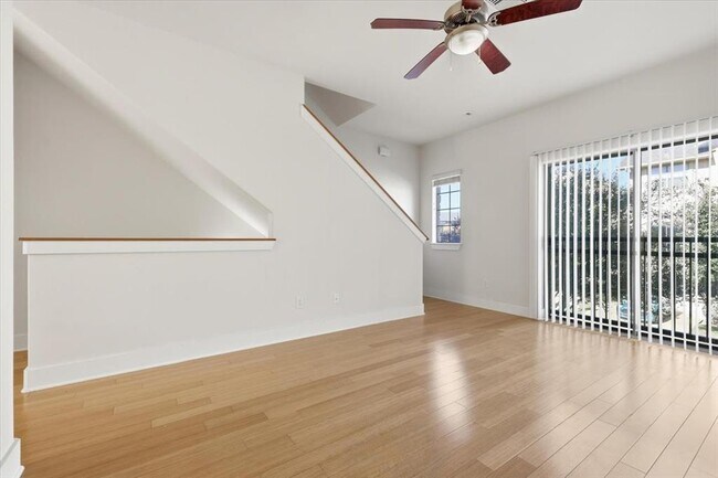 Building Photo - 13420 Lyndhurst St