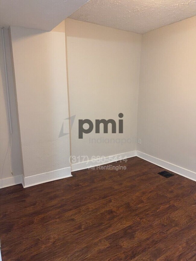 Building Photo - 1 W 28th St