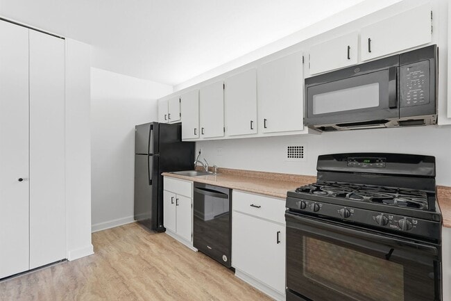 Building Photo - Sun-Filled 1BR/1.5BA with Garage Parking in The Willoughby!