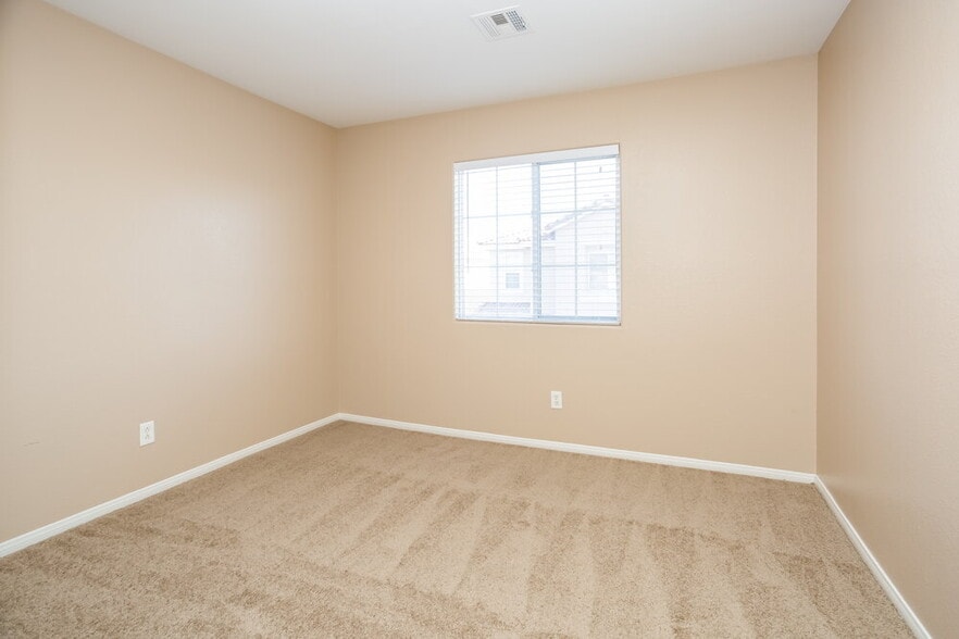 Building Photo - 3012 Sunrise Bay Ave