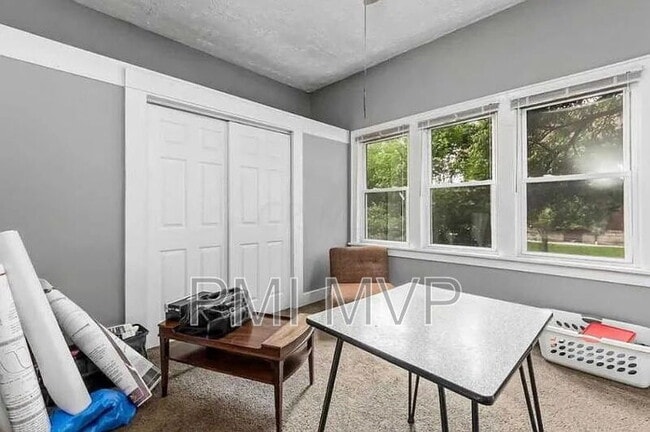 Building Photo - 2562 Deming Ave