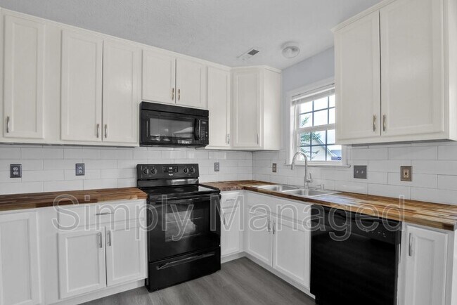 Building Photo - 3926 Red Oak Drive